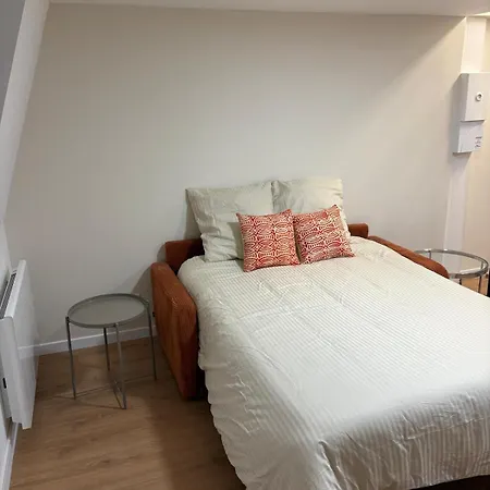 Cozy Urban Cocoon With Mezzanine Fives Metro *
