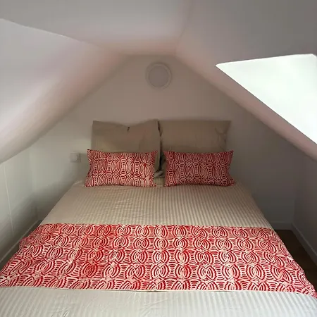 Cozy Urban Cocoon With Mezzanine Fives Metro *