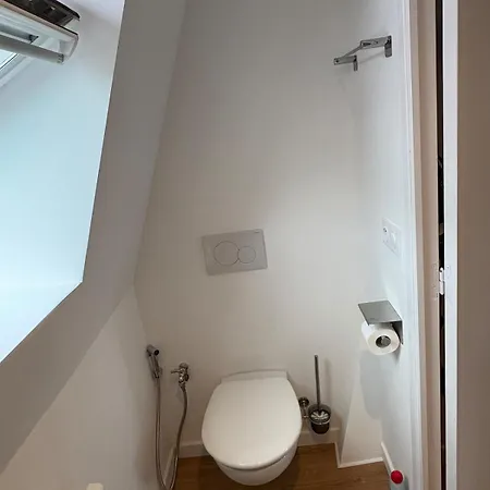 Cozy Urban Cocoon With Mezzanine Fives Metro