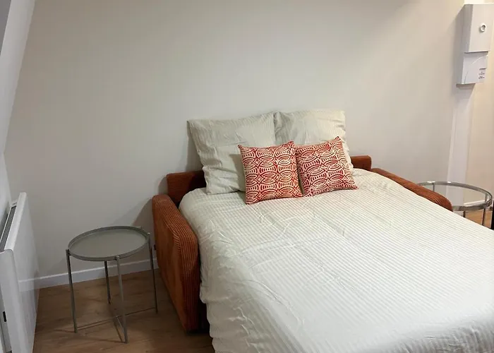 Cozy Urban Cocoon With Mezzanine Fives Metro *