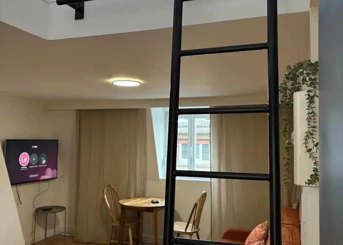 Cozy Urban Cocoon With Mezzanine Fives Metro Appartement