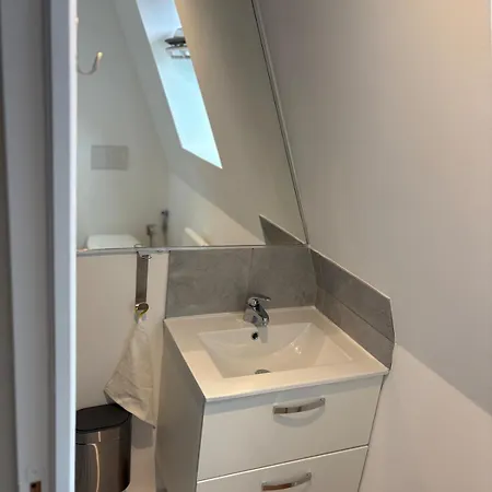 Cozy Urban Cocoon With Mezzanine Fives Metro