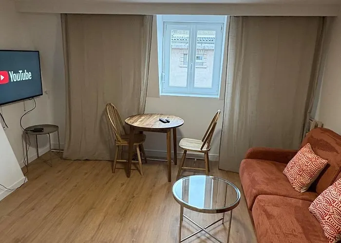 Cozy Urban Cocoon With Mezzanine Fives Metro * Lilla