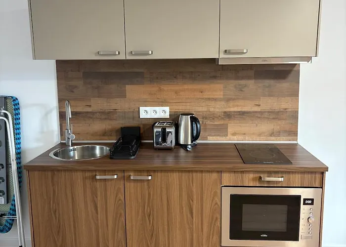 Cozy Urban Cocoon With Mezzanine Fives Metro Appartamento Lilla