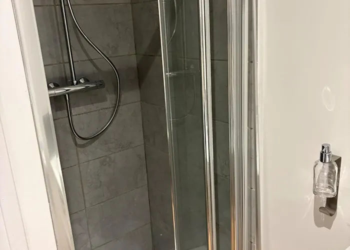 Cozy Urban Cocoon With Mezzanine Fives Metro