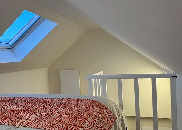 Cozy Urban Cocoon With Mezzanine Fives Metro Appartamento Lilla