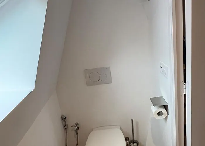 Cozy Urban Cocoon With Mezzanine Fives Metro