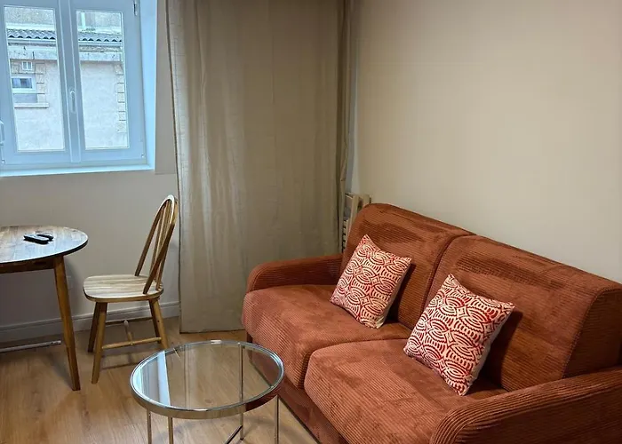 Cozy Urban Cocoon With Mezzanine Fives Metro Appartamento Lilla